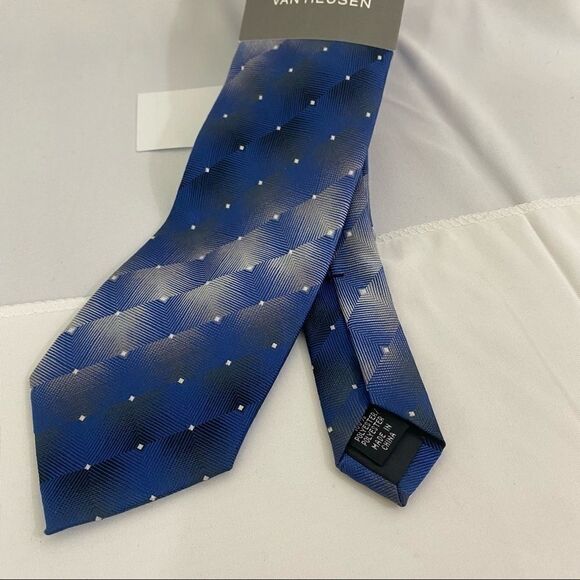 Van Heusen Men’s Tie Blue and Squares - Picture 1 of 3